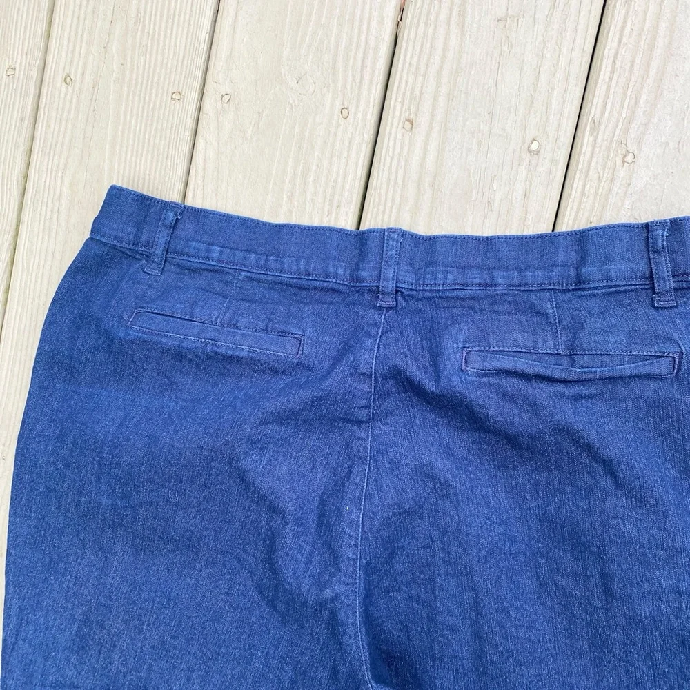 St. John’s Bay - Woman’s dark indigo denim high rise Capri pants, Size: 20